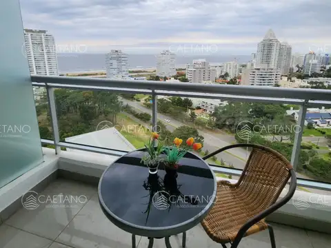 Apartamento en venta en torre One, 1 dormitorio amueblado, vista al mar, playa brava