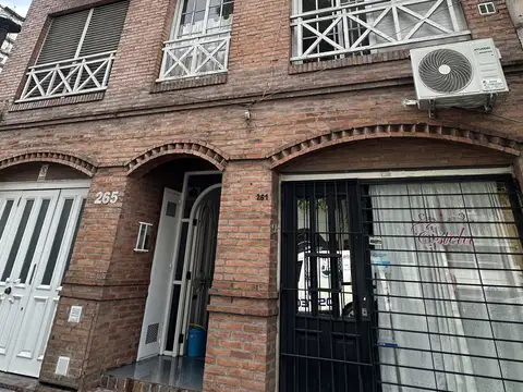 Departamento 2 ambientes con cochera en excelente ubicación – Apto crédito