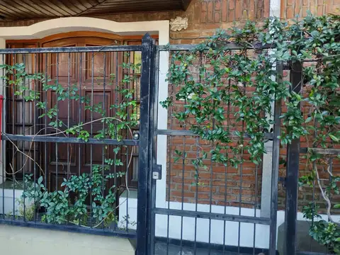 Excelente Chalet de 2 Plantas en el exclusivo Barrio Platense - Florida