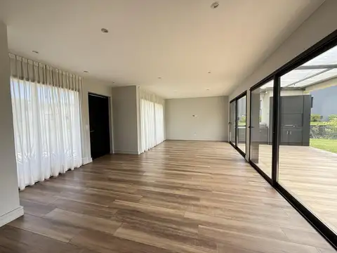 Casa 4 ambientes con 3 baños