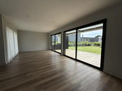 Casa en Alquiler de 3 dormitorios