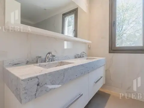 Casa 7 ambientes con 4 baños