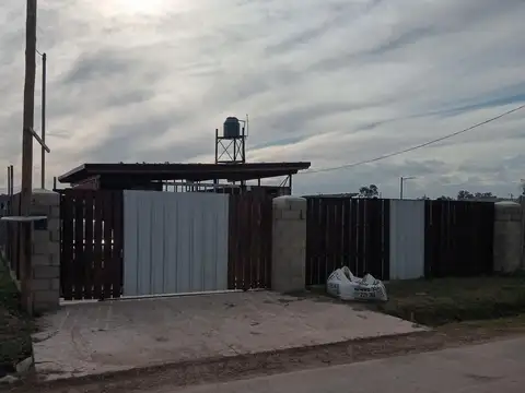 Venta de lote con casa a terminar. Villa Elisa