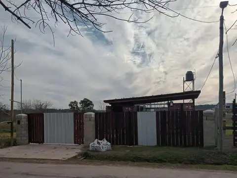 Venta de lote con casa a terminar. Villa Elisa 