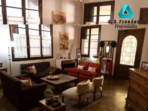 Casa en Venta con 2 cocheras