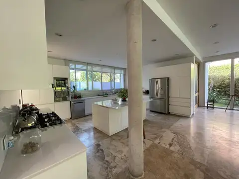 Casa en Alquiler Temporal con 2 cocheras