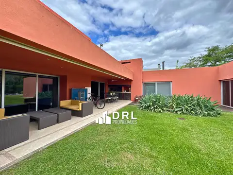 Casa 10 ambientes con 4 baños