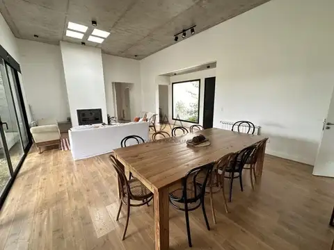 Casa en Alquiler Temporal con 1 cochera