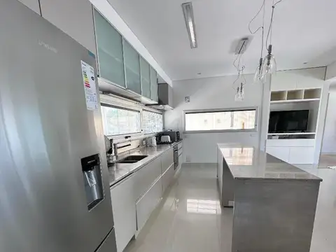 Casa 4 ambientes con 3 baños
