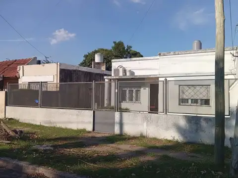 VENTA CASA 3 AMB C/ GALPON RAFAEL CALZADA