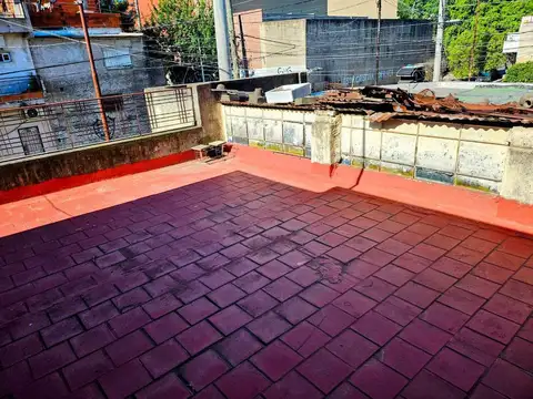 DEPOSITO CON LOCAL  EN ESQUINA A MTS D GENERAL PAZ