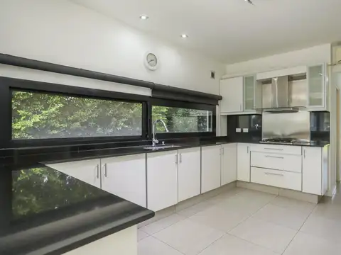 Casa 5 ambientes con 3 baños