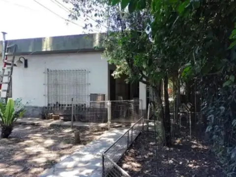 Casa 8 ambientes con 4 baños