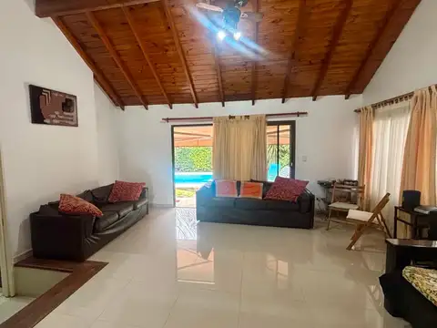 Casa en Venta con 2 cocheras
