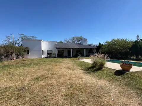 Casa en Venta- Ubicada en la Ruta 51- Km 5 El Puesto,Los Day