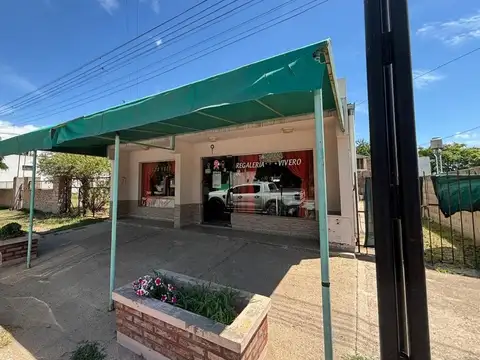 Sarmiento entre A. Palacios y J. B. Alberdi 500