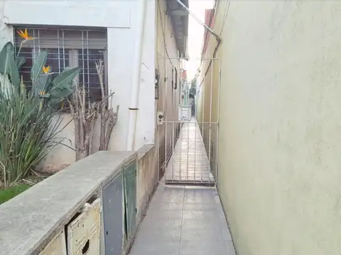 VENTA PH 3 AMBIENTES PATIO SIN EXPENSAS CASTELAR.