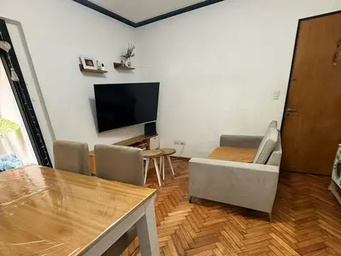 MUY LINDO 2 AMBIENTES CON  PATIO