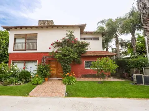 VENTA CASA 2 PLANTAS 7 AMBIENTES EL VENADO CANNING