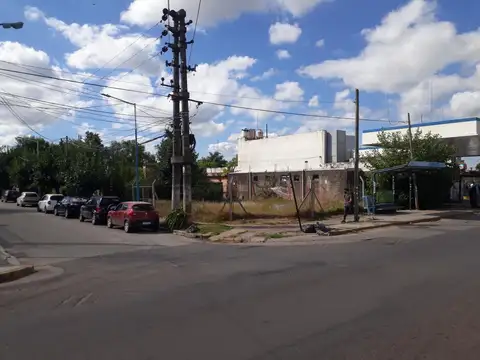 3 LOTES CON MEJORAS EN VENTA