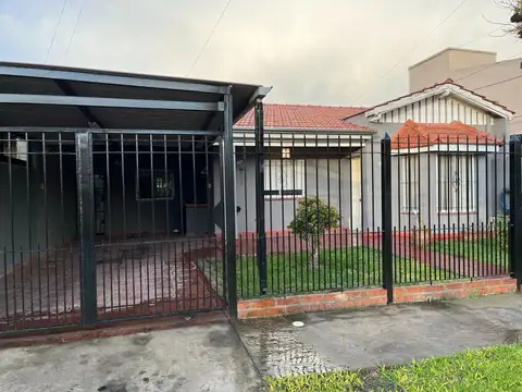 Casa en Alquiler en Jose Marmol, $ 900.000