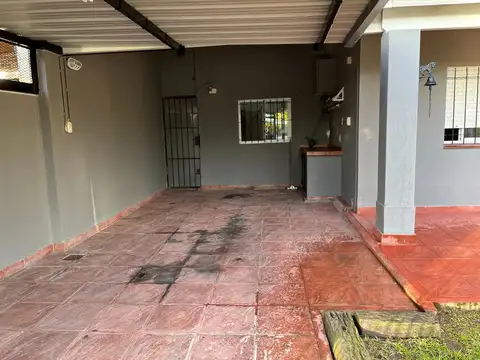 Casa 3 ambientes con 2 baños