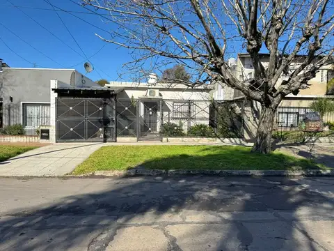 VENTA CASA FLORENCIO VARELA - 3 AMBIENTES