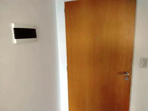 Departamento mono ambiente con balcón al Contra frente