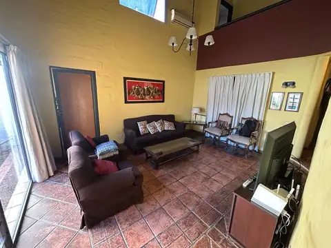Casa en Venta en Coronel Dorrego, USD 190.000