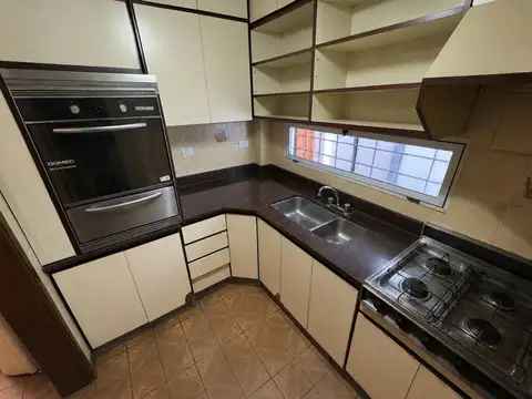 Casa 6 ambientes con 2 baños
