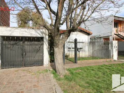 Venta Casa 3 ambientes c/ cochera- Ituzaingo-ACEPTA PERMUTA