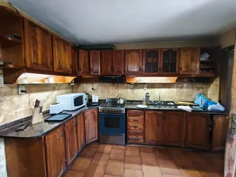 Casa 6 ambientes con 1 baño