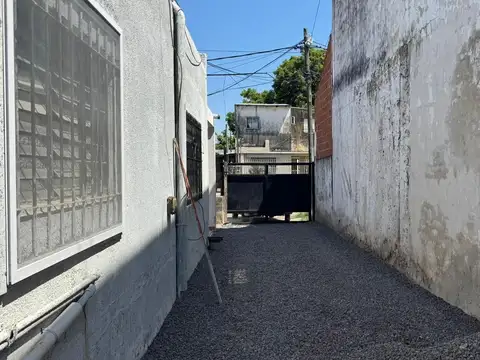 CASA EN ALQUILER - ADOLFO SOURDEAUX