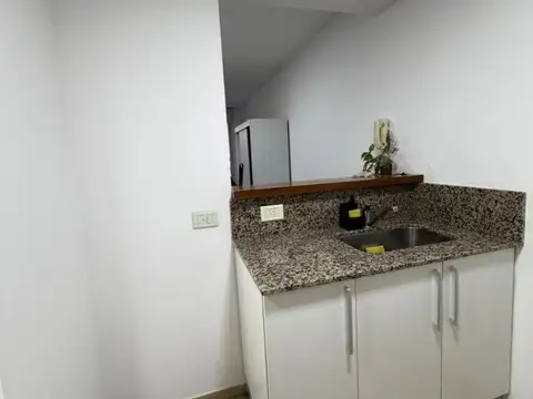 Departamento en Alquiler en Abasto, $ 350.000