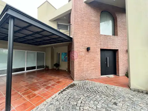 Casa 5 ambientes con 3 baños