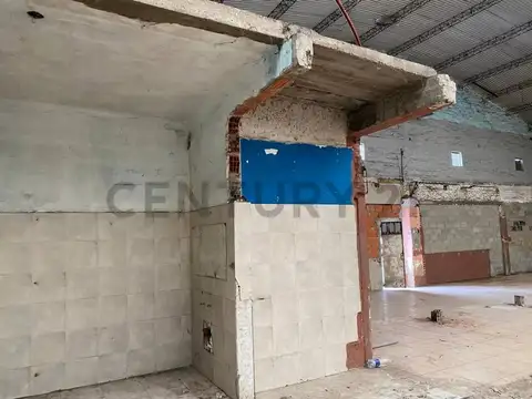 Casa en Alquiler con 3 cocheras