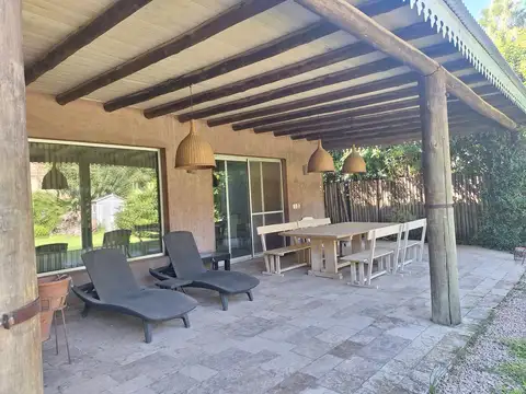 Casa en Venta con 6 cocheras