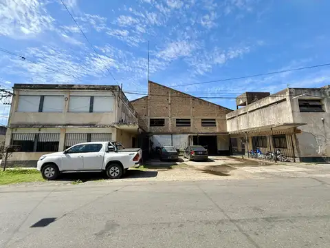 GALPÓN INDUSTRIAL CON OFICINAS Y AMPLIO PATIO – ROSARIO