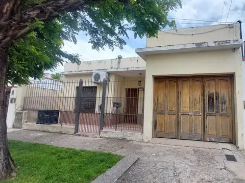 VENTA CASA 3 AMBIENTES -PARQUE-GARAGE