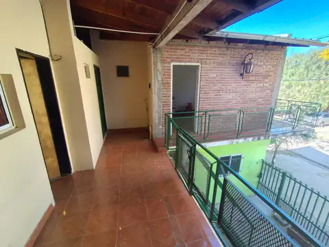 CASA DE 3 DORMITORIOS + LOCAL + 4 DEPTOS MONOAMBIENTES