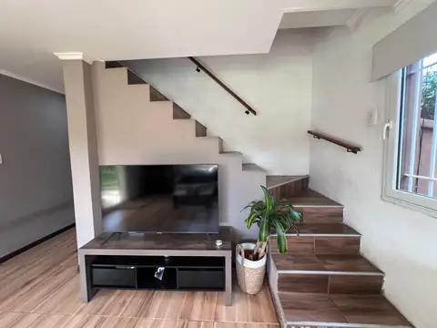 VENTA CASA EN PARQUEMAR MIRAMAR 4 AMBIENTES