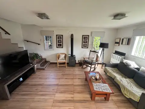 Casa 4 ambientes con 3 baños