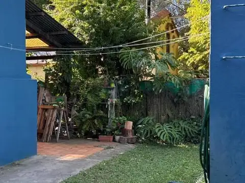 Casa en Venta con 3 cocheras