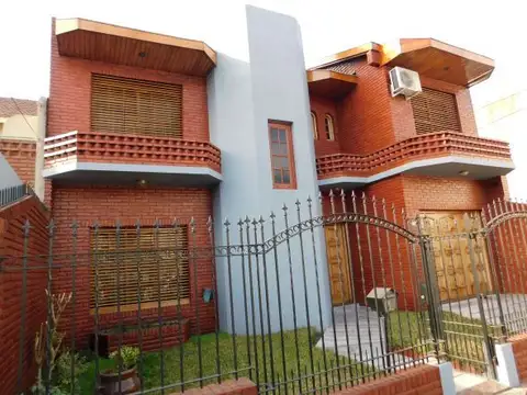 Excelente inmueble 5 ambientes, impecable.-
