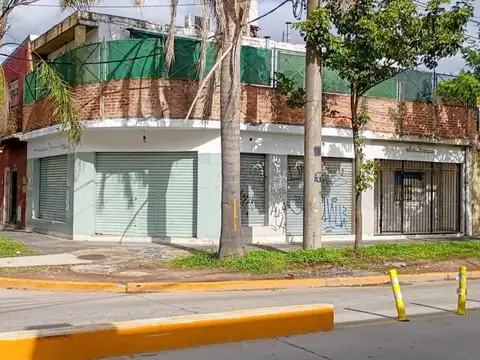 Vivienda multifamiliar + 3 locales