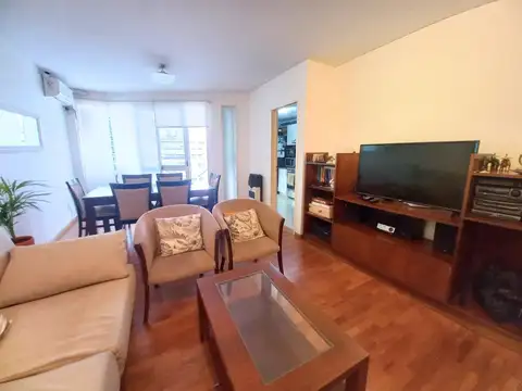 VENTA departamento 2 dormitorios con doble balcón y cochera