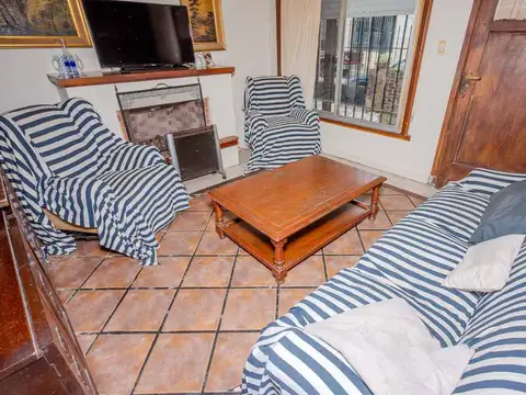 Casa 5 ambientes con 2 baños