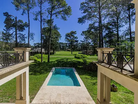 Casa en Venta con 3 cocheras