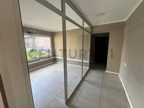 Oficina 5 ambientes con 2 baños