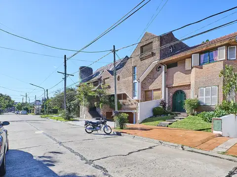 VENTA CASA 4 AMBIENTES EN VILLA MARTELLI
